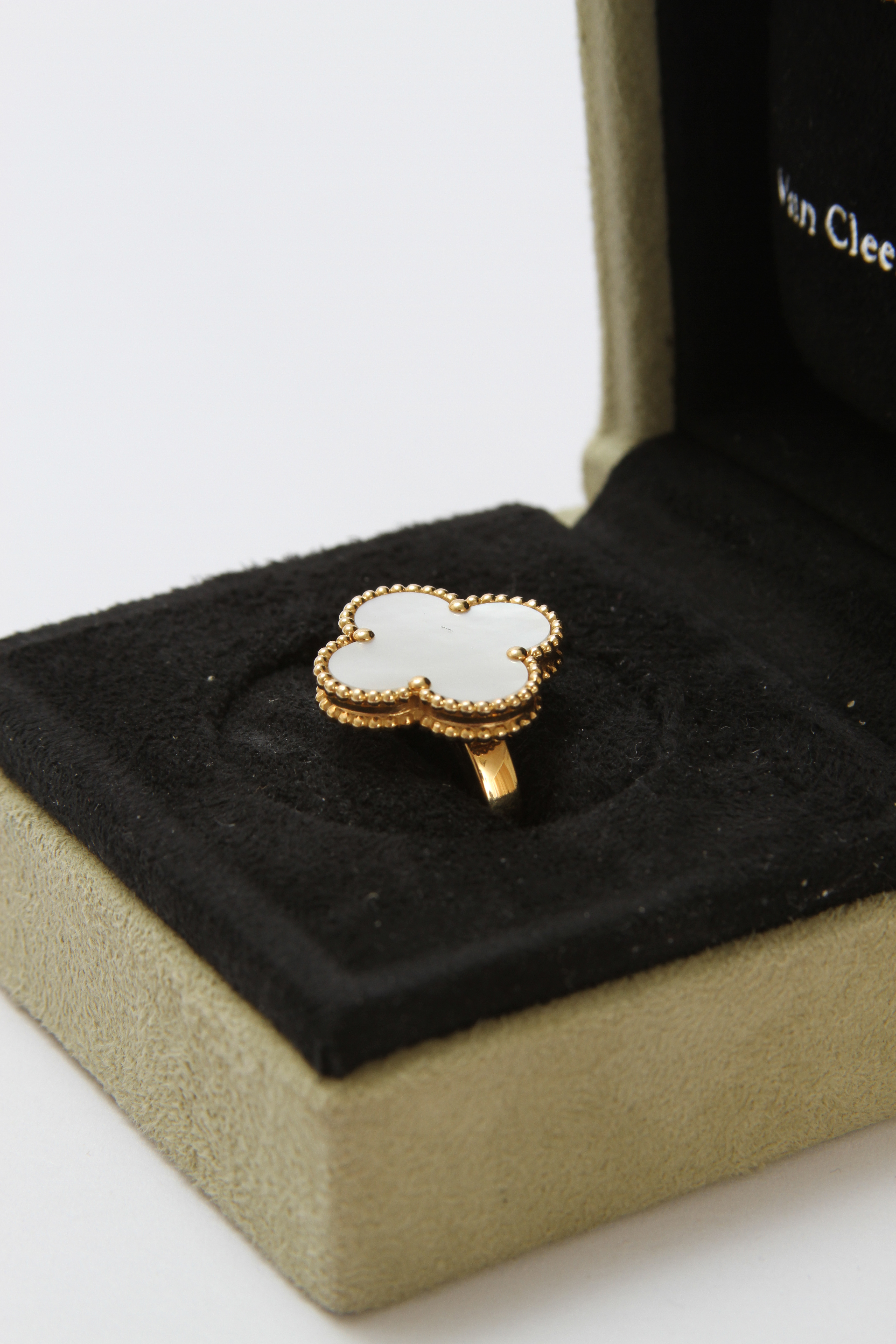 Van Cleef & Arpels Magic Alhambra 2