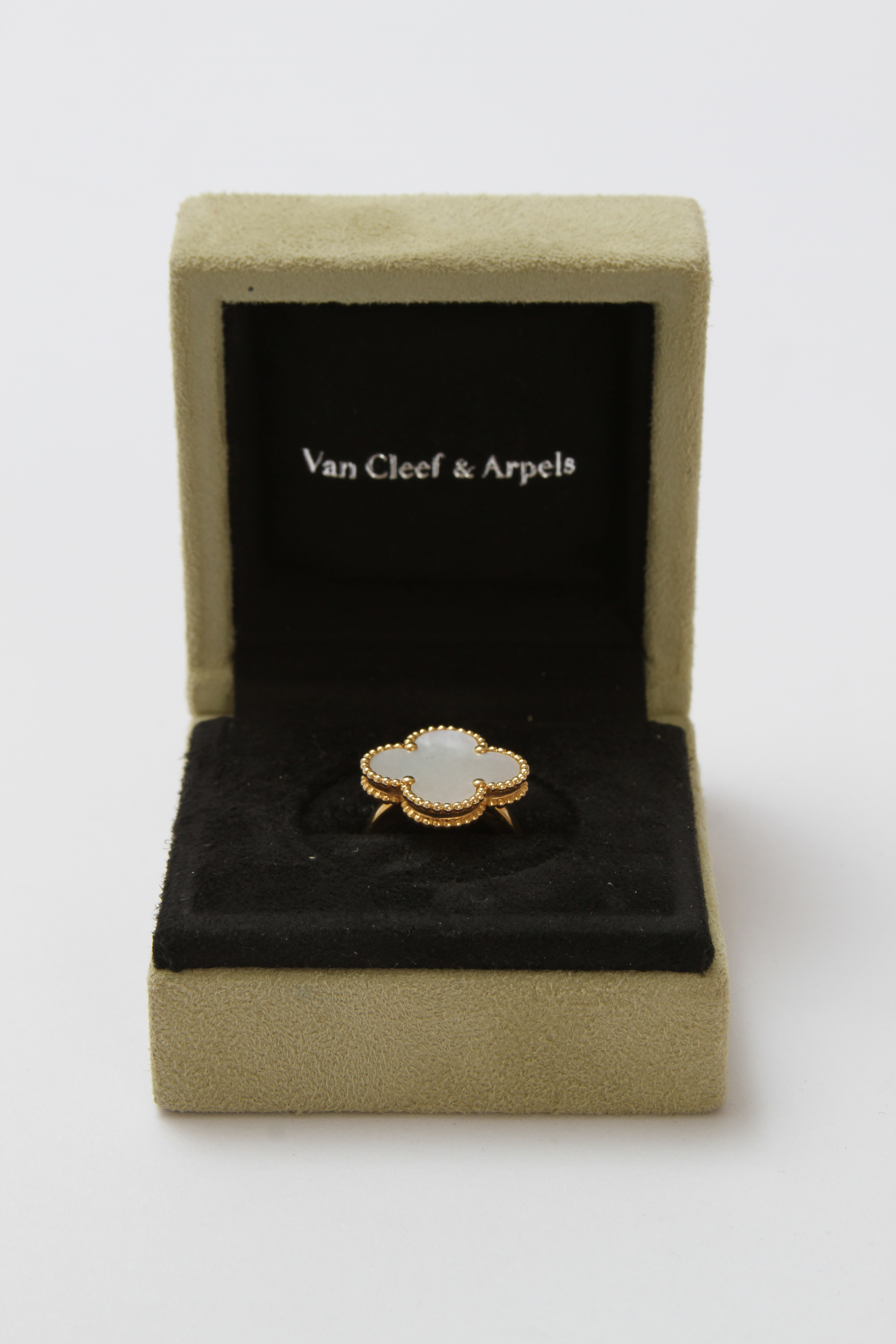 Van Cleef & Arpels Magic Alhambra 1