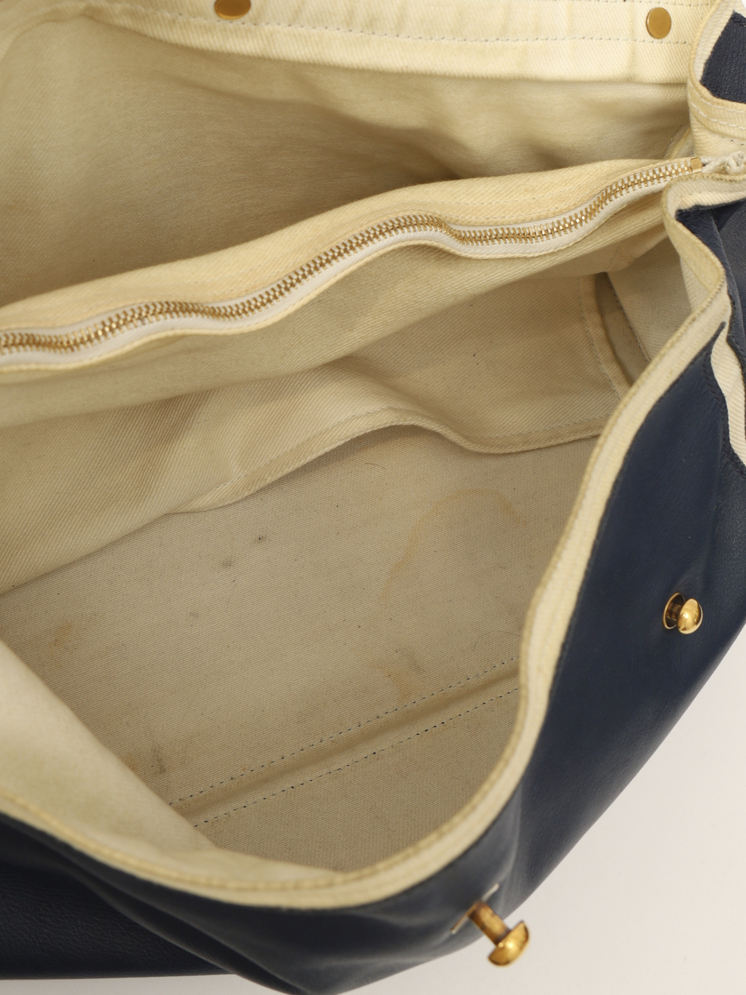 Saint Laurent Muse 9