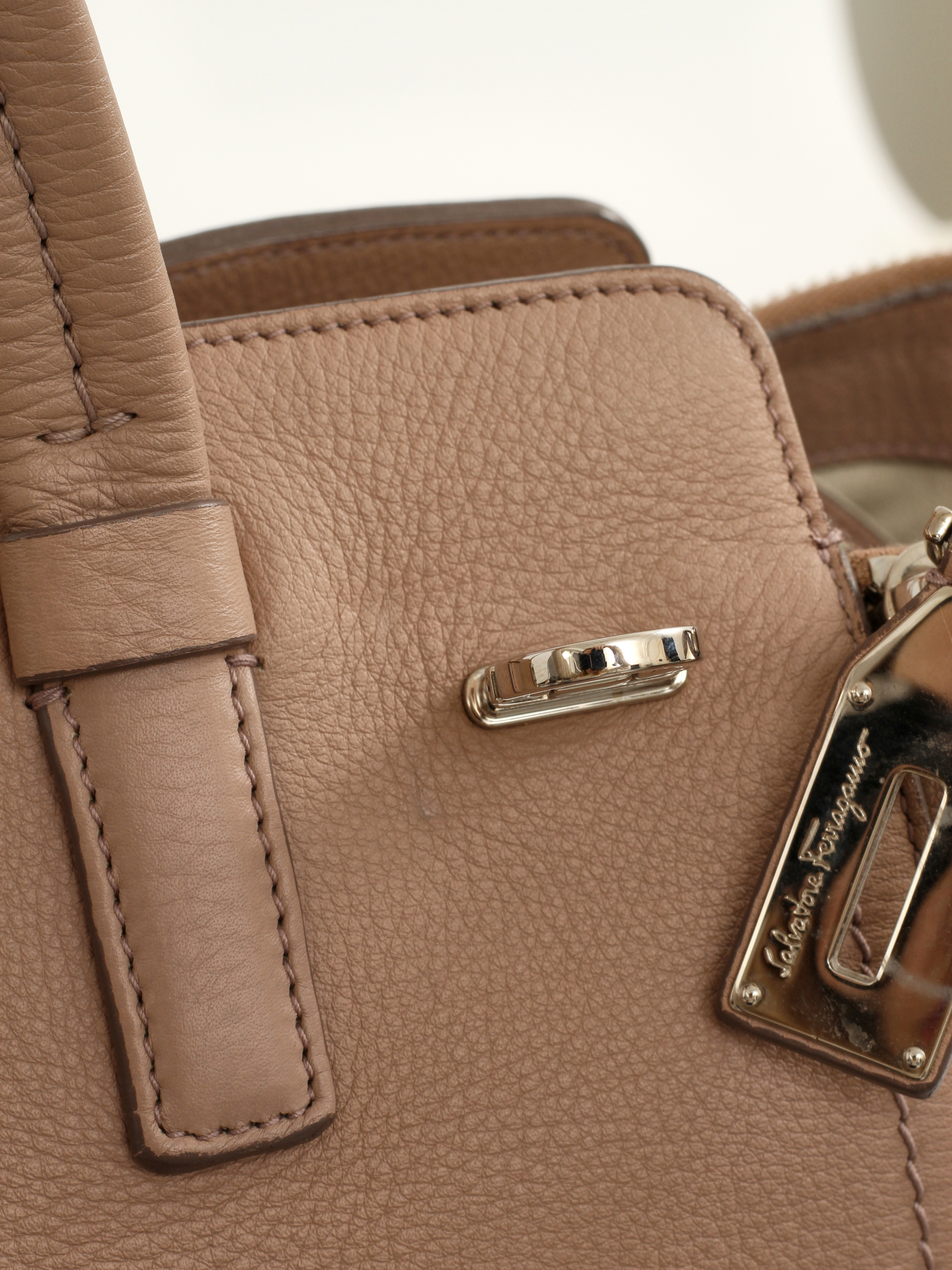 Ferragamo Leather Bag 10
