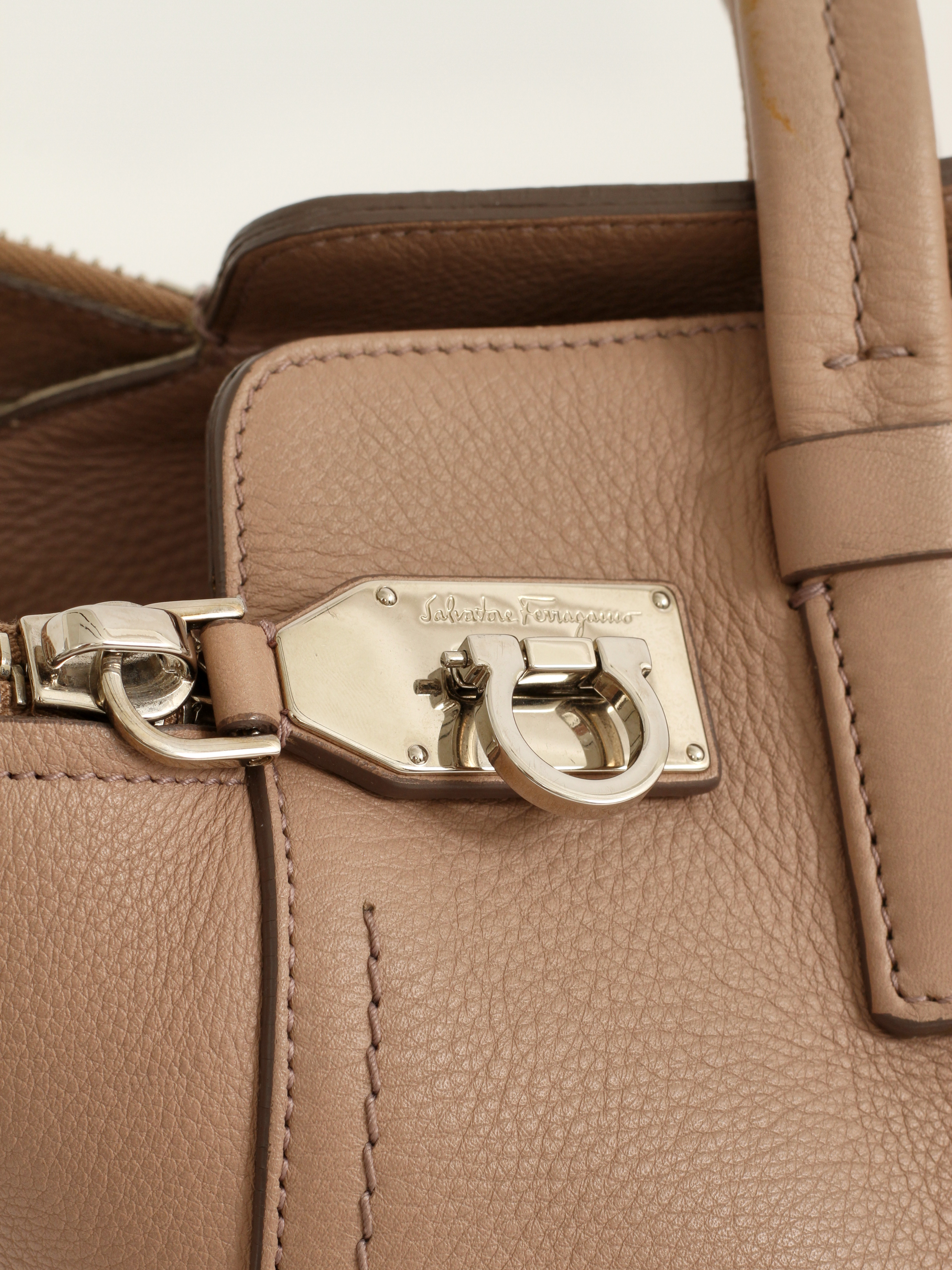 Ferragamo Leather Bag 8