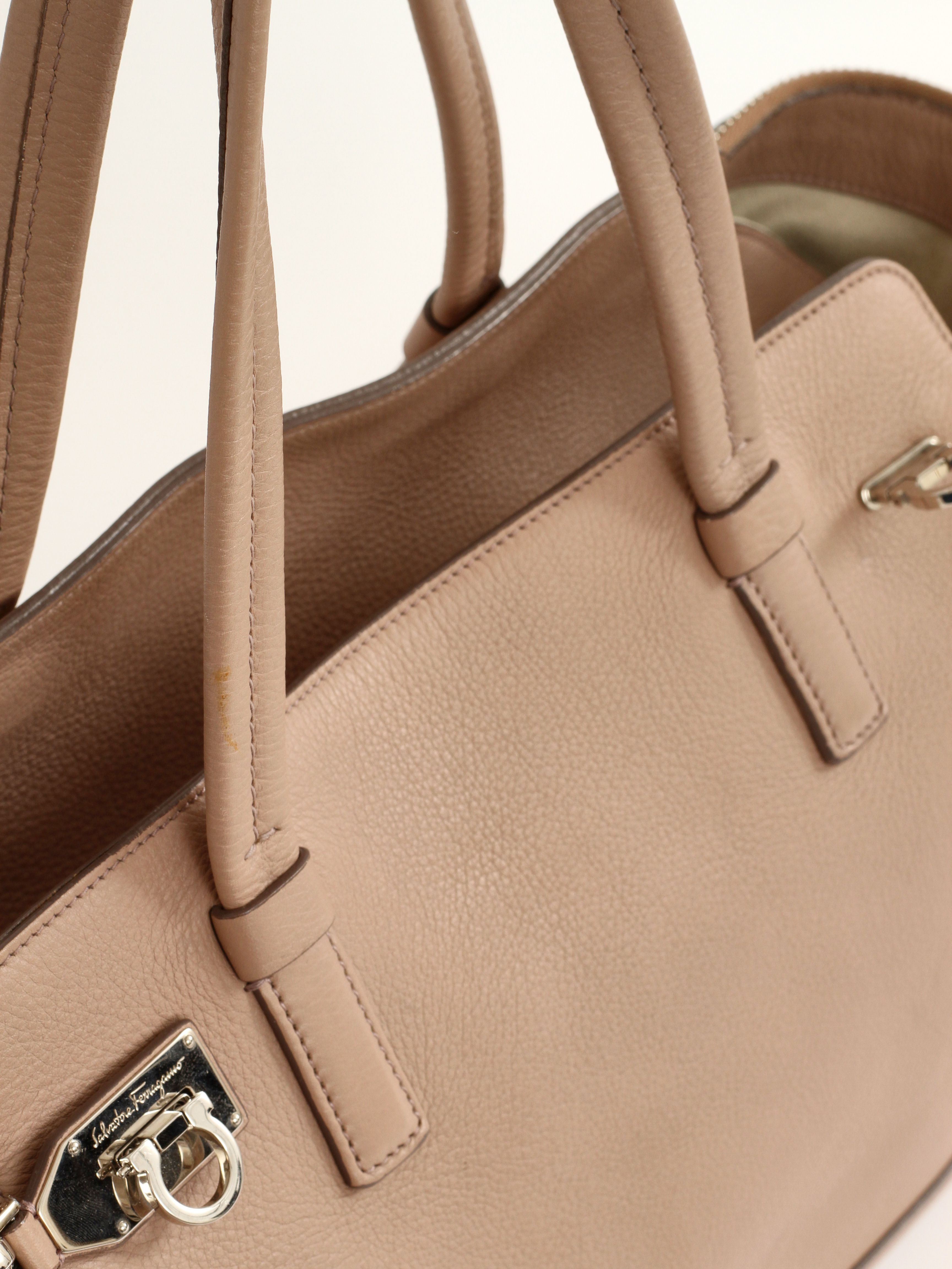 Ferragamo Leather Bag 4