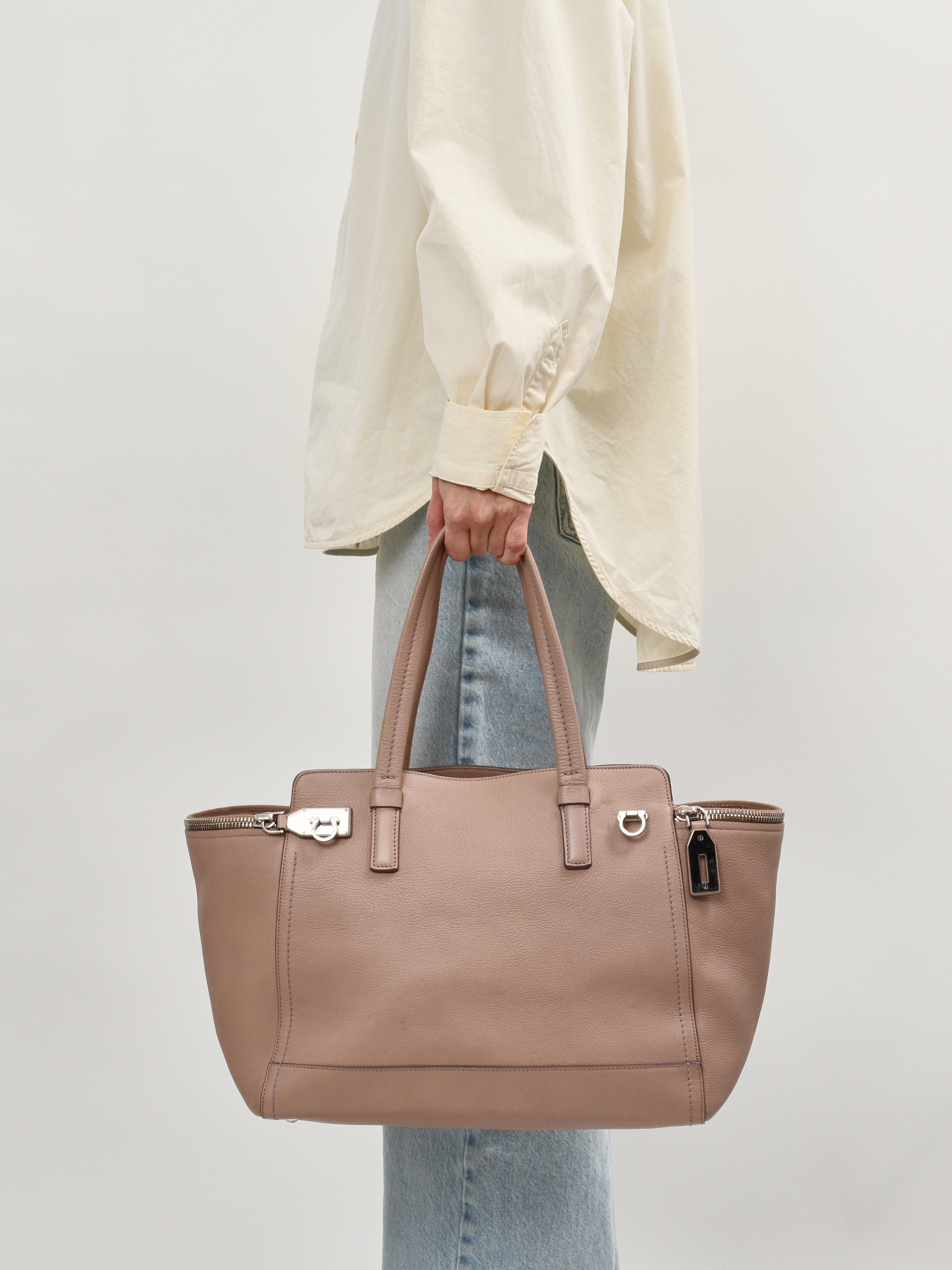 Ferragamo Leather Bag 1