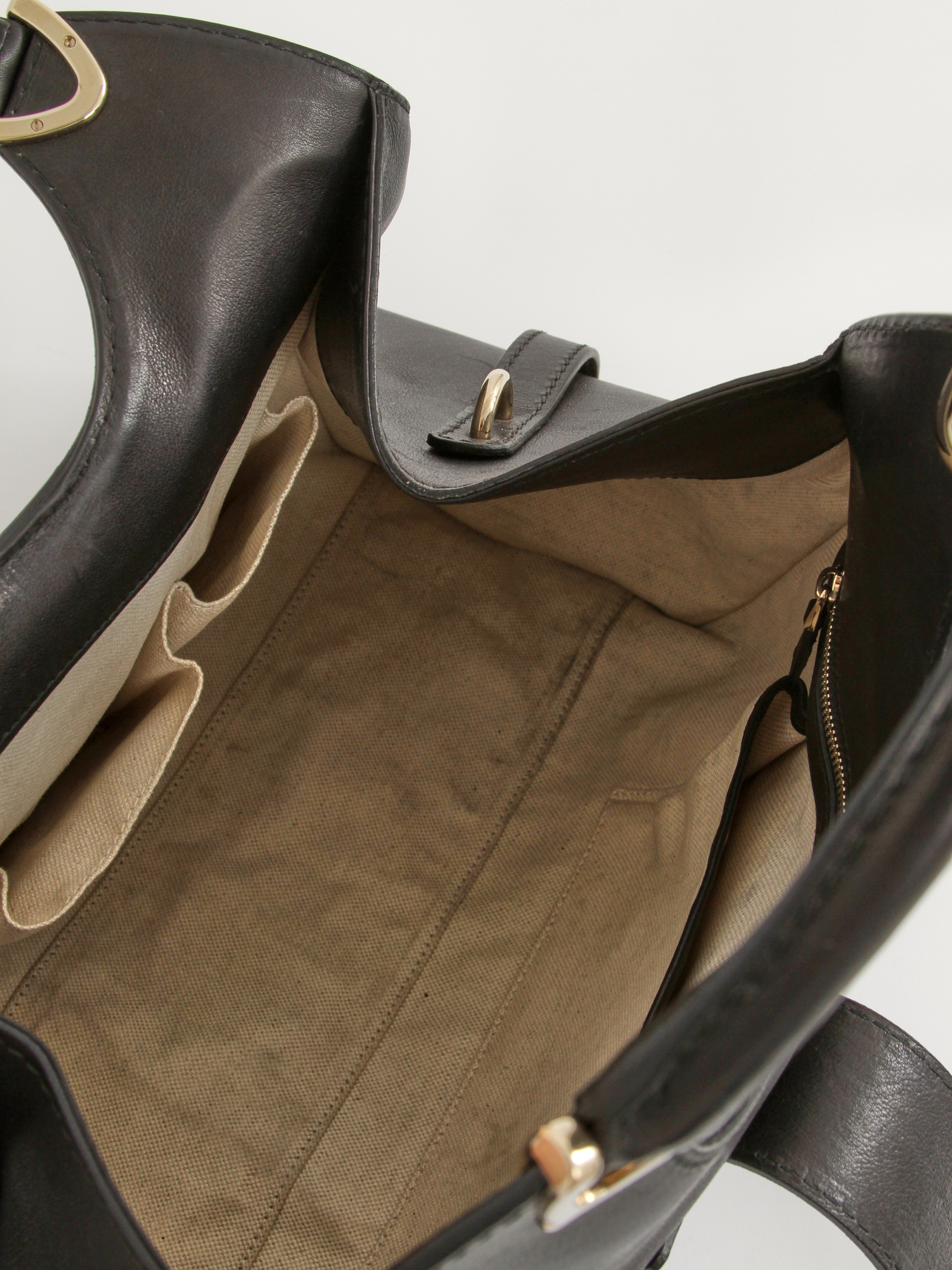 Gucci Leather Bag  13