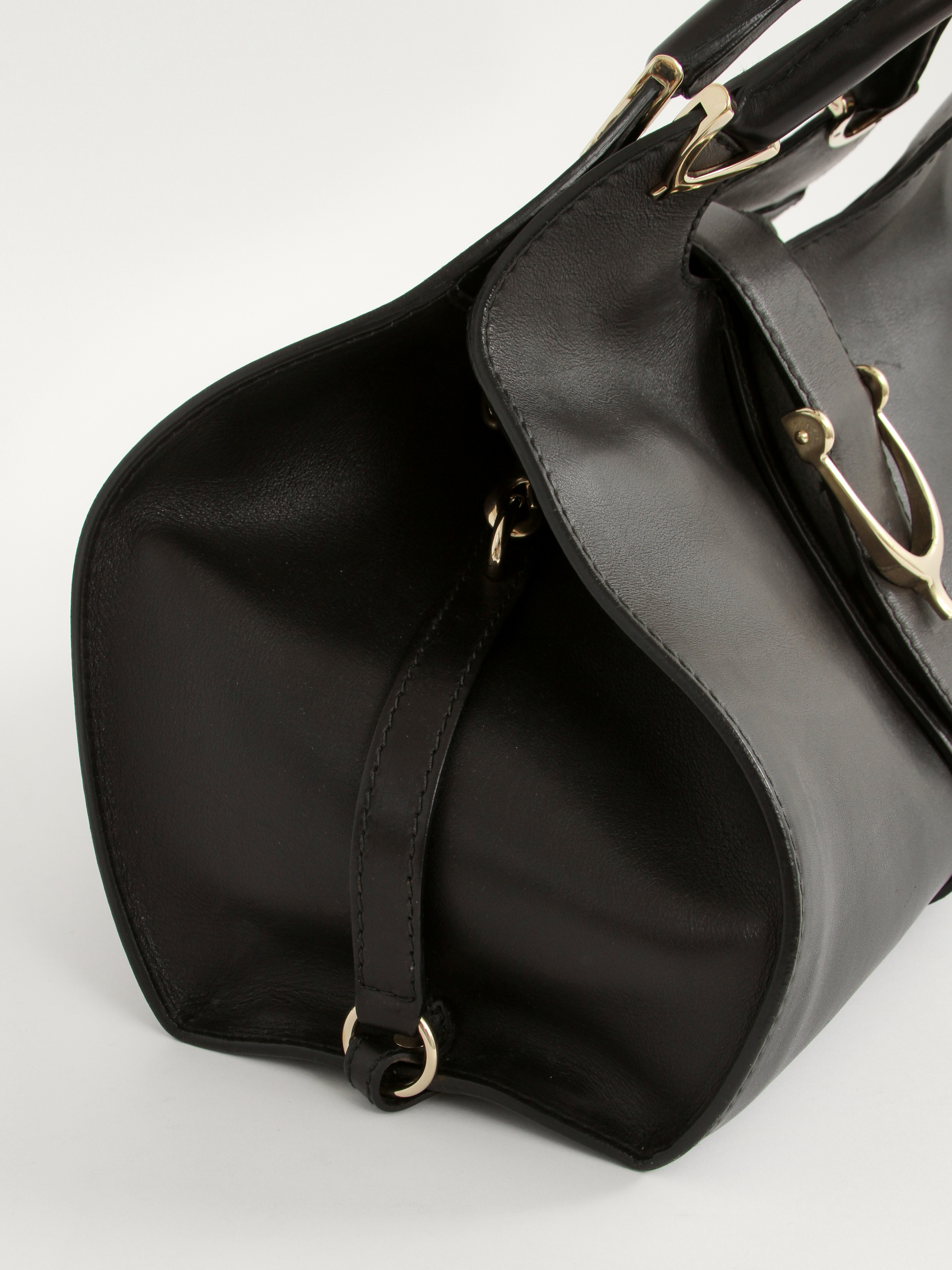 Gucci Leather Bag  4