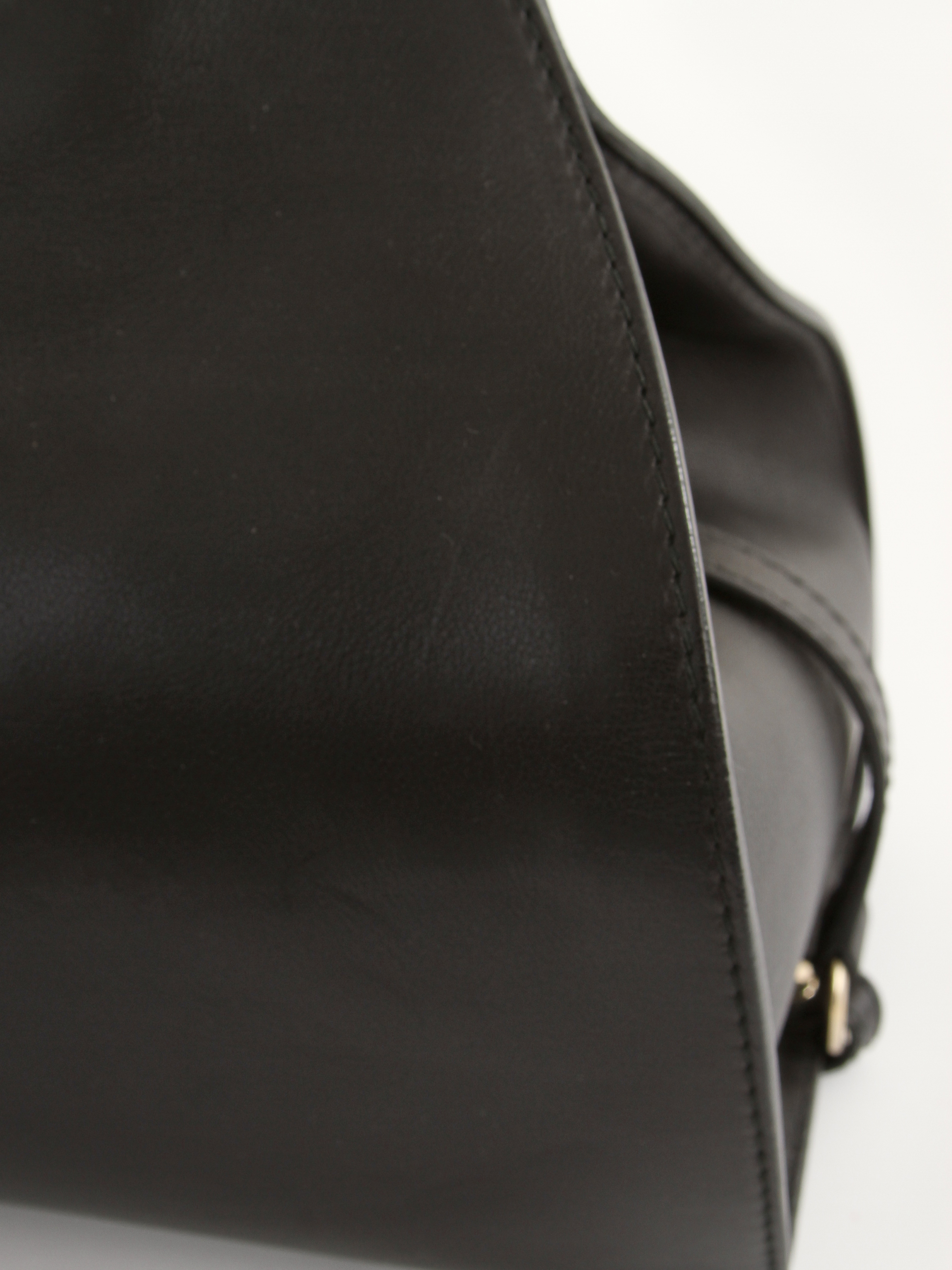 Gucci Leather Bag  8