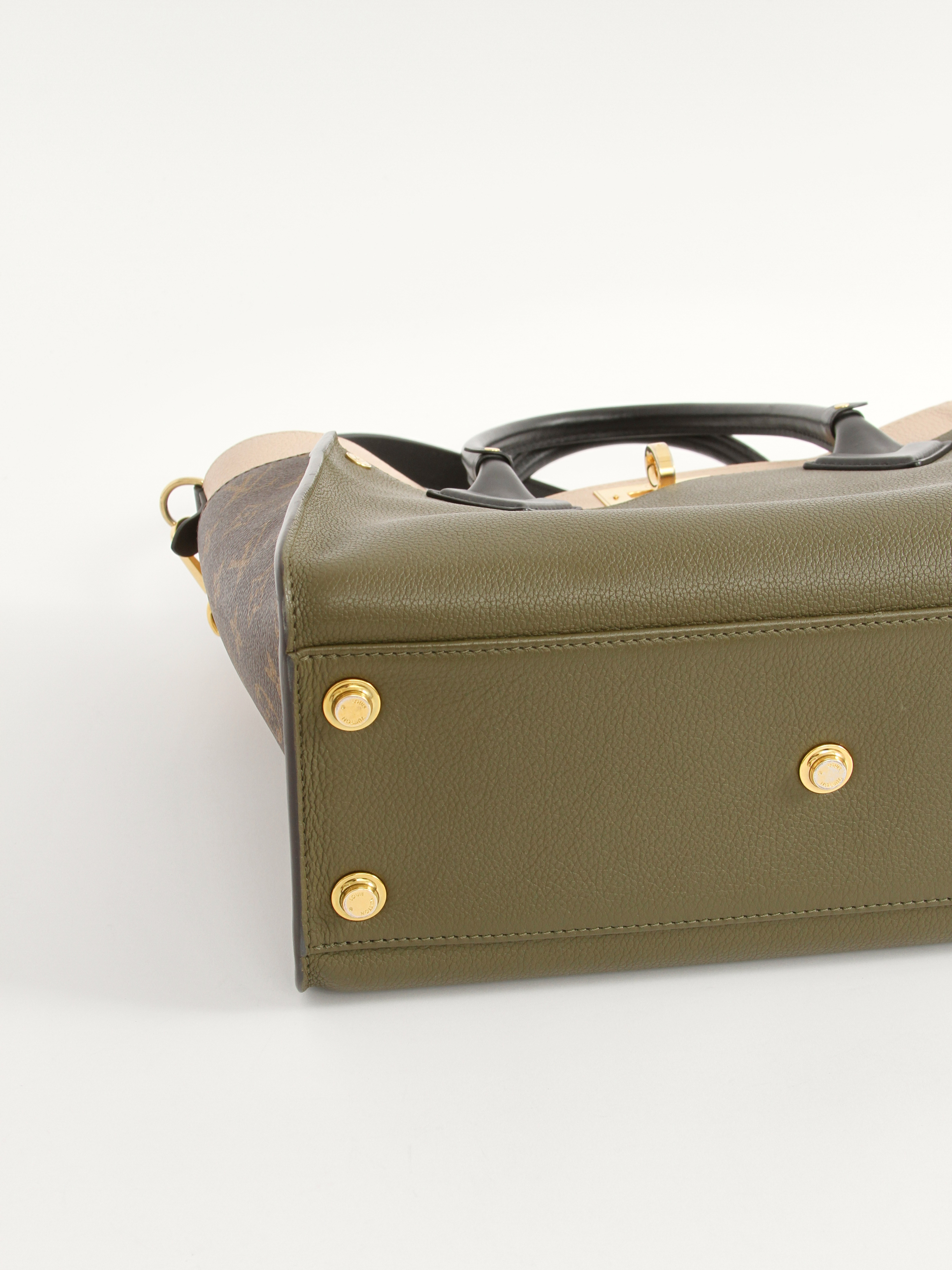 Louis Vuitton OnMySide 8