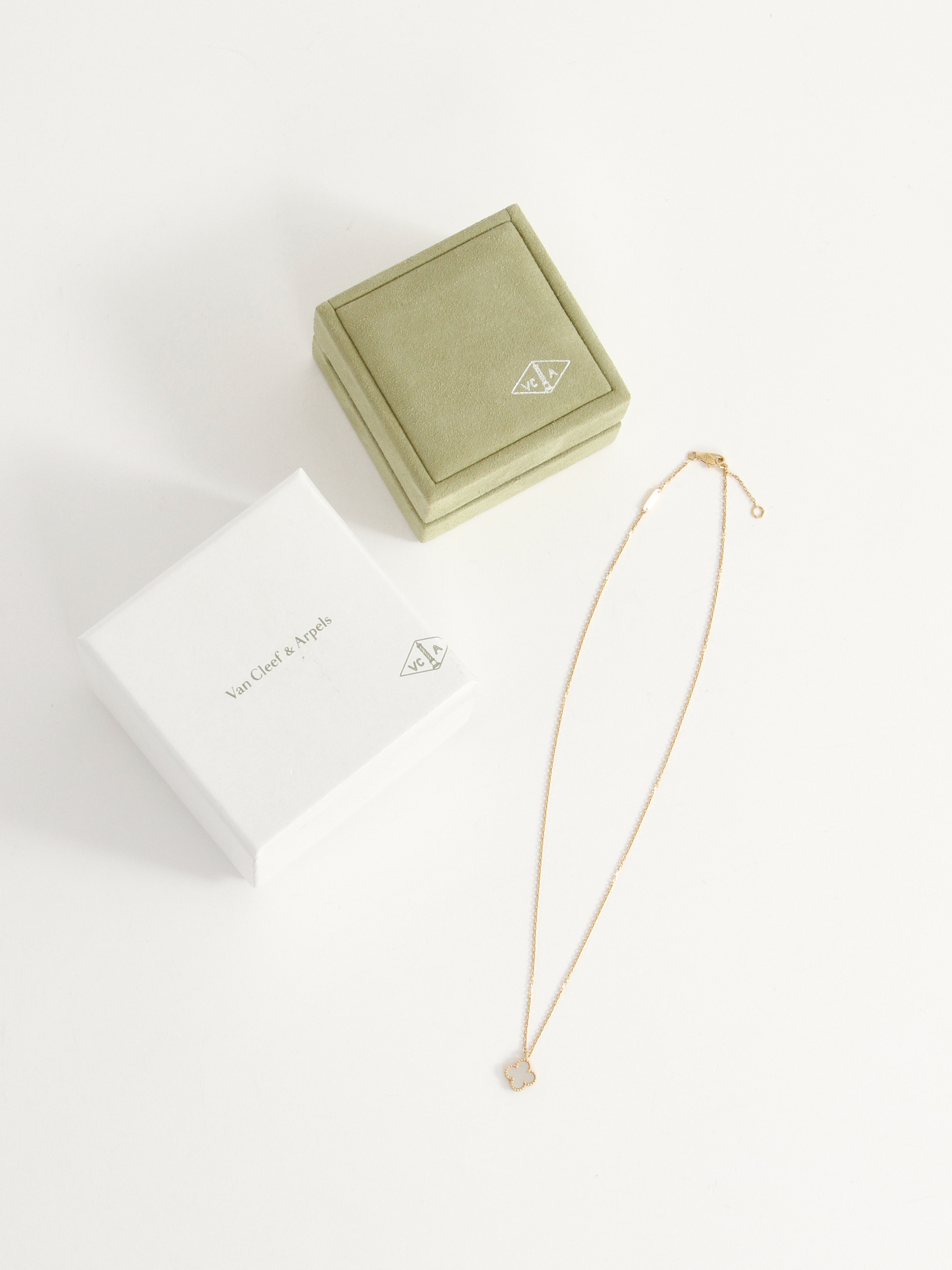 Van Cleef & Arpels Alhambra 4